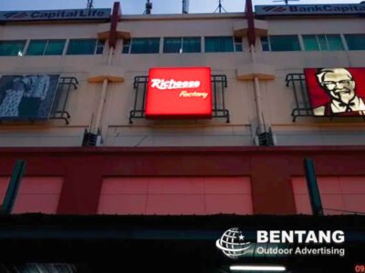 Contoh Neon Box yang Menarik dan Mencuri Perhatian