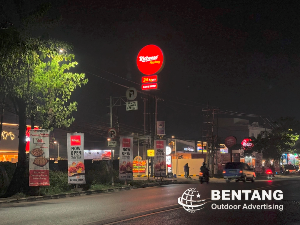 Ide Desain Polysign untuk Branding Outdoor